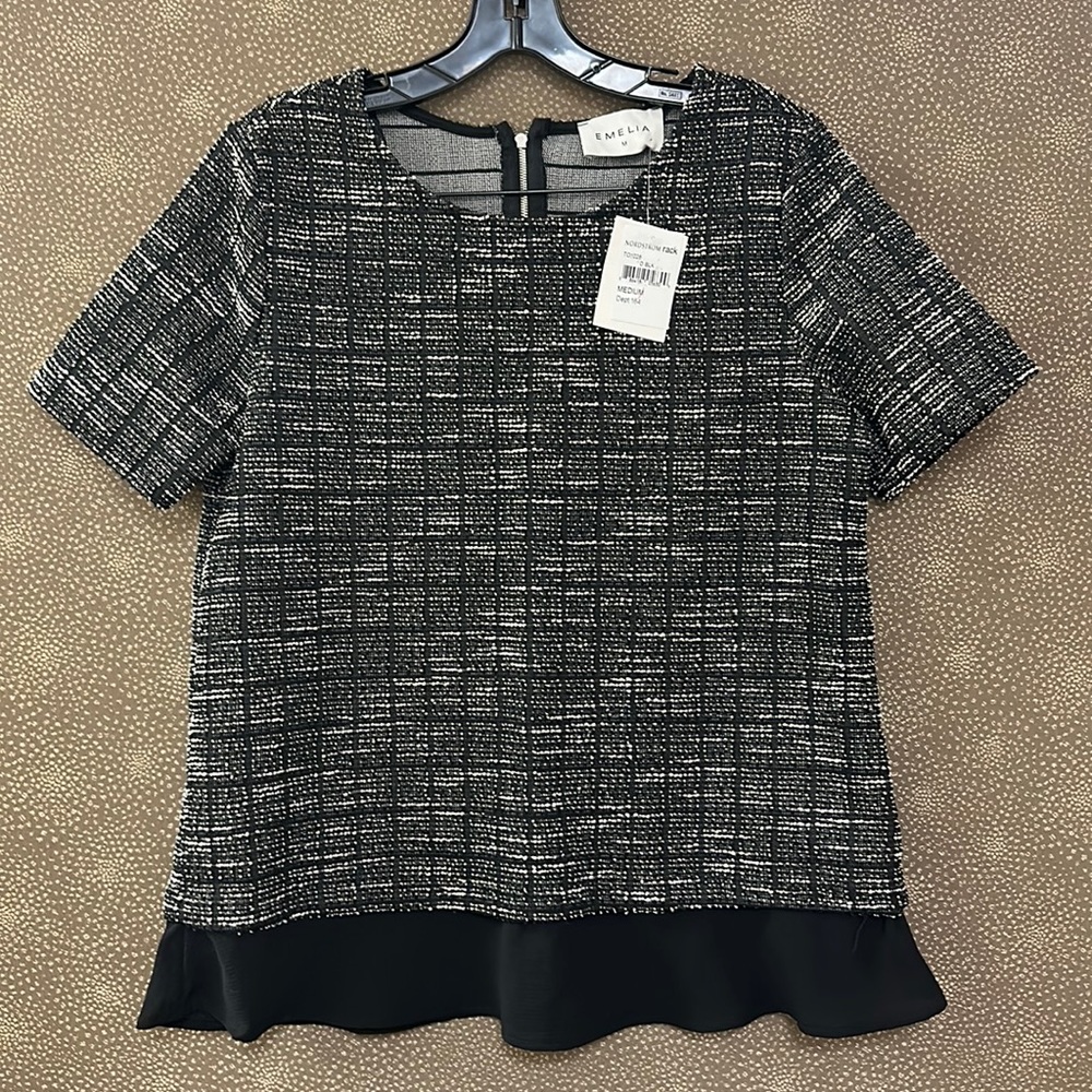 🔥🔥🔥NWT Emelia Short Sleeve Blouse